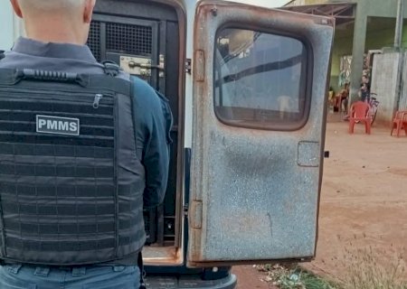 Cobrança de dívida termina com golpe de faca e garrafada na cabeça