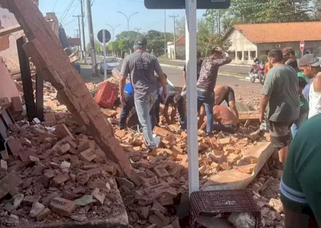 Vendedor de frutas morre soterrado após desabamento de parede