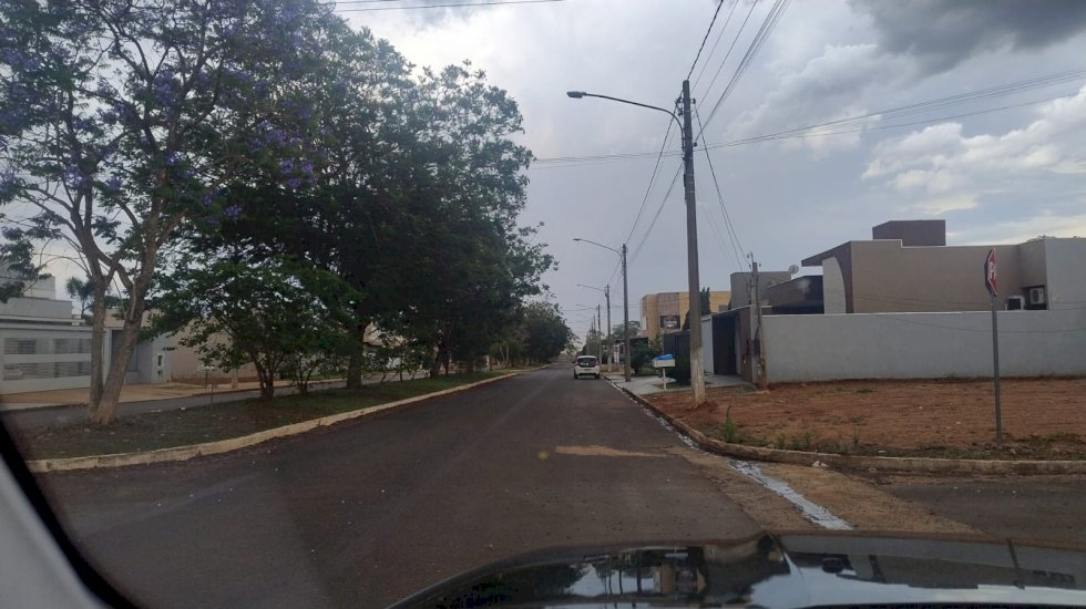 Ivinhema - Vendaval derruba três poste na MS-141, e deixa cidade de Angélica sem energia