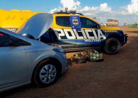PMR prende condutor de veículo com drogas em pneus