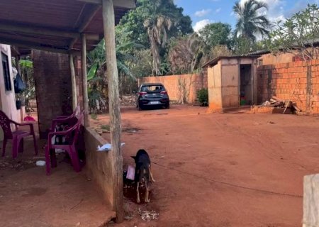 Mulher é morta a tiros pelo companheiro que está foragido
