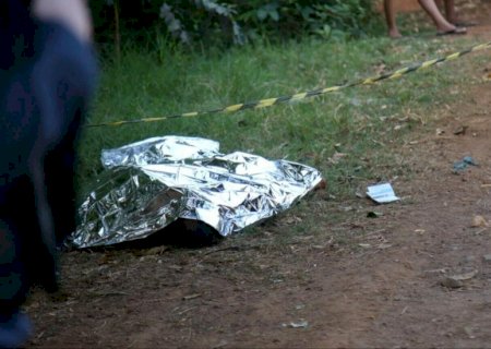 Em surto, homem percorre bairro e é encontrado morto por populares