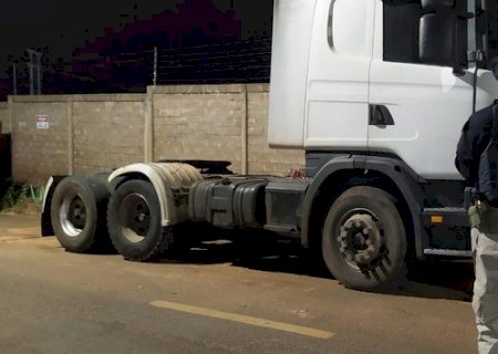 Polícia  Rodoviária Federal, apreende caminhão utilizado em golpe de roubo de cargas em GO