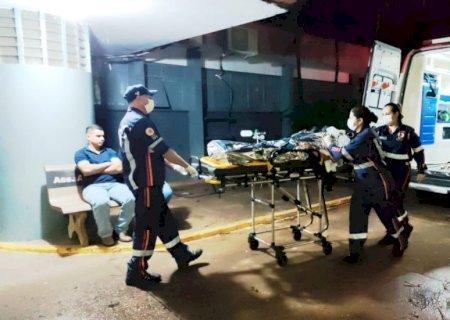 Motociclista fica em estado gravíssimo ao bater contra lixeira em cidade do MS
