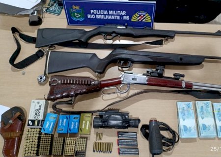 Polícia militar apreende armas, munições e mais 64 mil reais em contexto de violência doméstica
