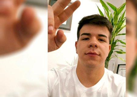 Jovem morre após veículo colidir com mureta de concreto
