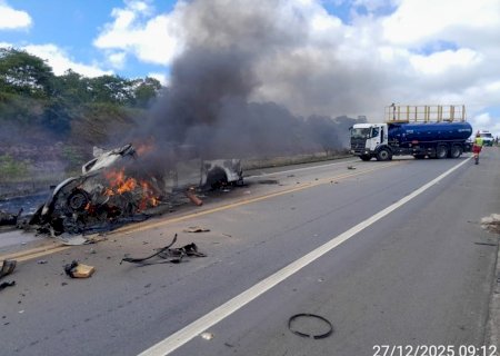 Dez pessoas morrem em batida entre dois carros na divisa da Bahia com o Espírito Santo