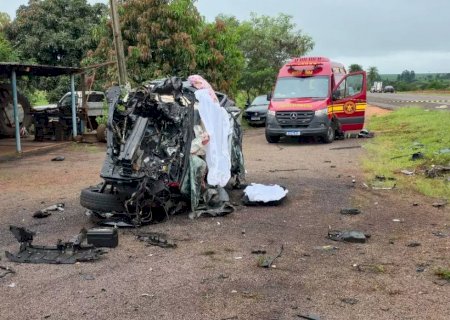 Mulher e filha de 3 anos morrem em acidente entre três veículos
