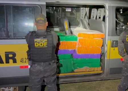 DOF apreende quase meia tonelada de maconha em van escolar,  que seguia para o Estado de São Paulo