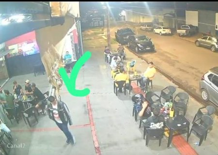 Homem invade bar atirando e mata outro que teria 'olhado para esposa' dele
