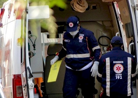 Caminhoneiro morre após sofrer descarga elétrica durante enlonamento de carreta na BR-163