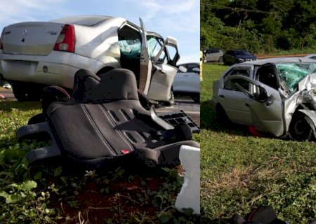 Acidente entre Logan e Hilux deixa irmãs gravemente feridas na BR-163; criança estava no carro