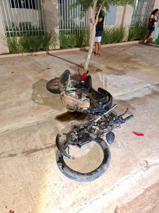 Casal morre em acidente envolvendo moto e carro