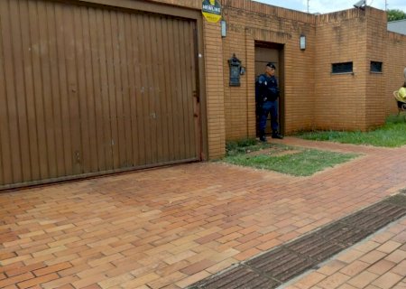 Ex-prefeito de Campo Grande mata homem e se apresenta à polícia; caso envolve disputa por imóvel