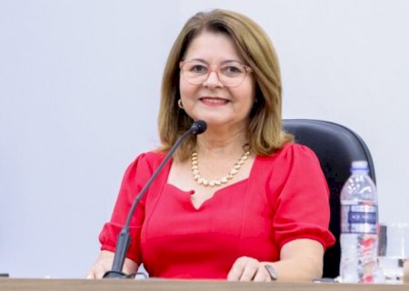 Ivonete Mendonça solicita implantação de estacionamento exclusivo para carros e motos na avenida Brasil e instalação de redutor de velocidade na BR-376 próximo à Sanesul