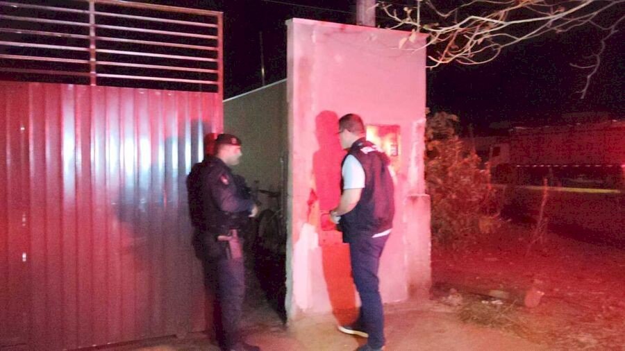Dupla chega em festa atirando e atentado deixa um morto e dois feridos em Dourados
