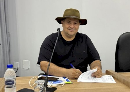 Marcio Alves solicita construção de ponto de ônibus coberto no Jardim Aeroporto e construção de ponte na estrada rural PV-06