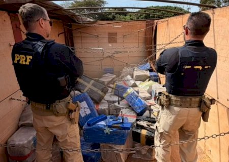 IVINHEMA: Fuga termina em prisão de motorista e apreensão de mais de três toneladas de maconha transportada em carreta na BR-376