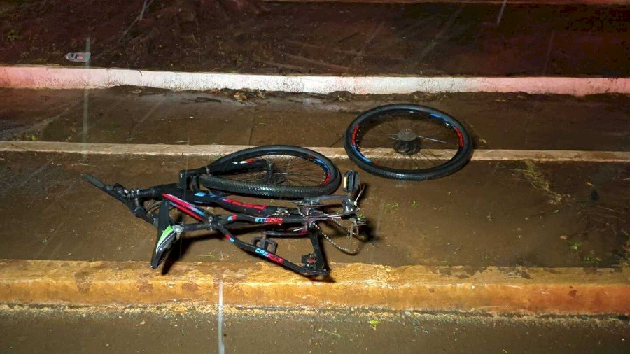 Ciclista de 30 anos morre após ser atropelado por SW4 em cruzamento de Dourados