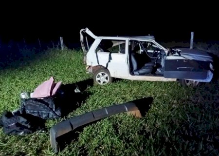 Motorista perde controle da direção de carro, capota deixa três pessoas feridas na MS-156