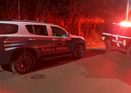 Nova Andradina: Quatro pessoas são alvejadas a tiros, dentre elas um adolescente, no distrito Nova Casa Verde e quatro suspeitos foram presos pela Polícia Militar