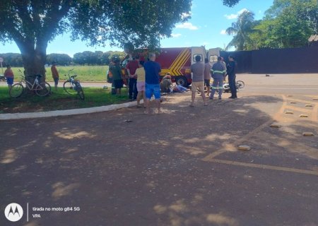 Angélica: acidente entre duas motos em frente à Delegacia de Polícia Civil deixa duas pessoas gravemente feridas