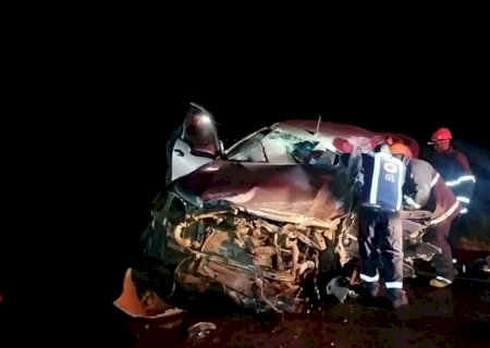 Vereador de Angélica sofre grave acidente fica preso às ferragens após Hilux atingir duas carretas na BR-463